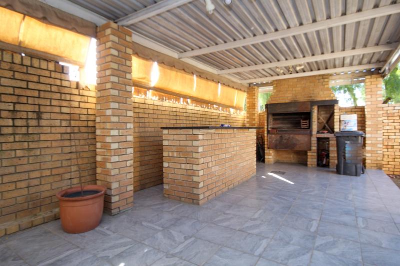 3 Bedroom Property for Sale in Thatchfield Gauteng