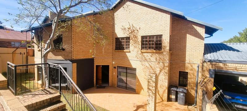 5 Bedroom Property for Sale in Zwartkop Gauteng