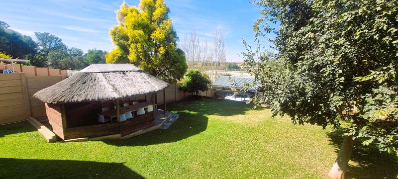 5 Bedroom Property for Sale in Zwartkop Gauteng