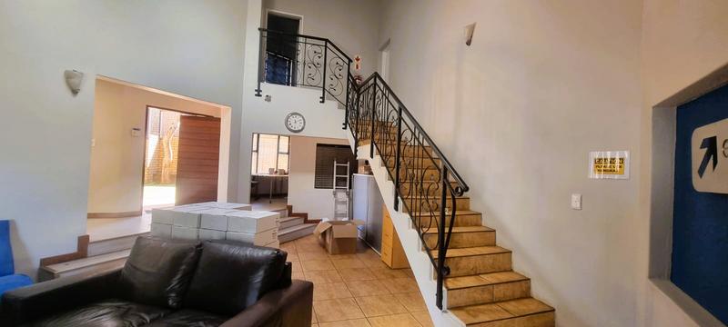 5 Bedroom Property for Sale in Zwartkop Gauteng