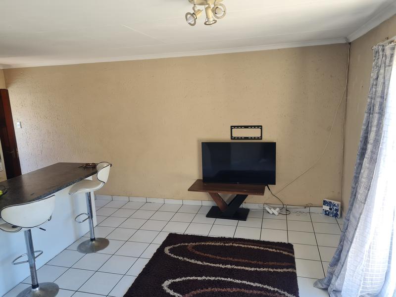 To Let 2 Bedroom Property for Rent in Bromhof Gauteng