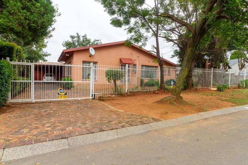 4 Bedroom Property for Sale in Witpoortjie Gauteng