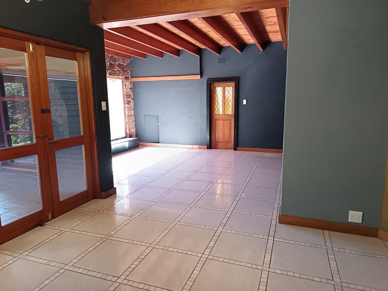 To Let 4 Bedroom Property for Rent in Little Falls Gauteng