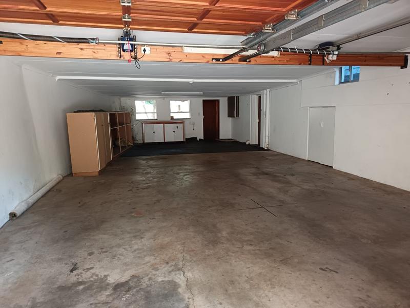 To Let 4 Bedroom Property for Rent in Little Falls Gauteng