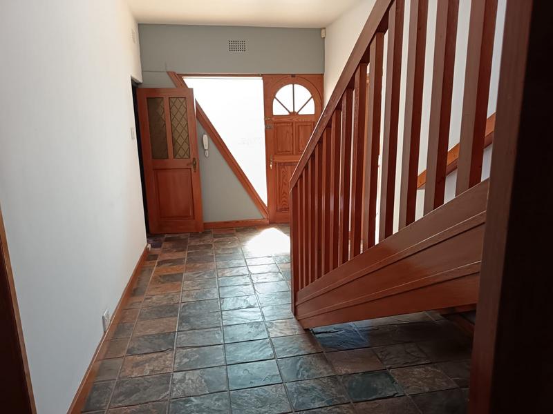 To Let 4 Bedroom Property for Rent in Little Falls Gauteng