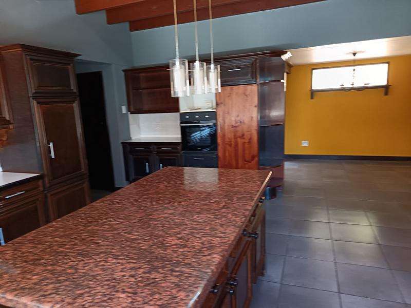 To Let 4 Bedroom Property for Rent in Little Falls Gauteng