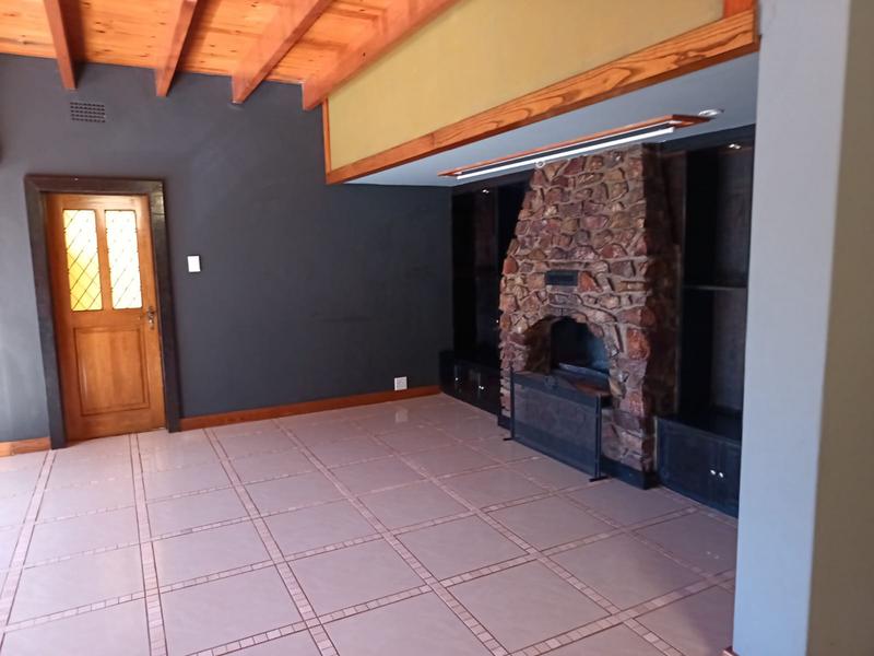 To Let 4 Bedroom Property for Rent in Little Falls Gauteng