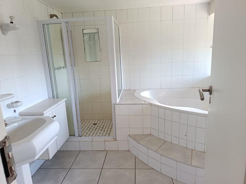 To Let 4 Bedroom Property for Rent in Little Falls Gauteng