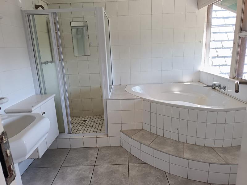 To Let 4 Bedroom Property for Rent in Little Falls Gauteng