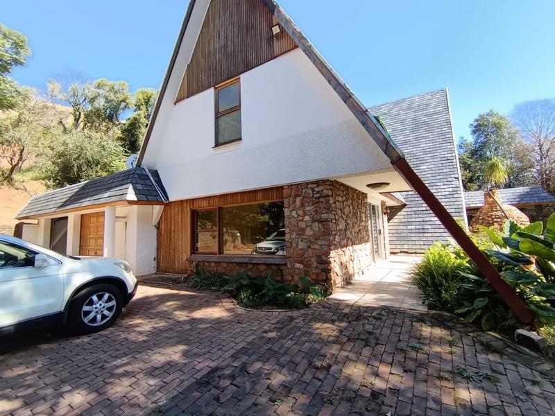 To Let 4 Bedroom Property for Rent in Little Falls Gauteng
