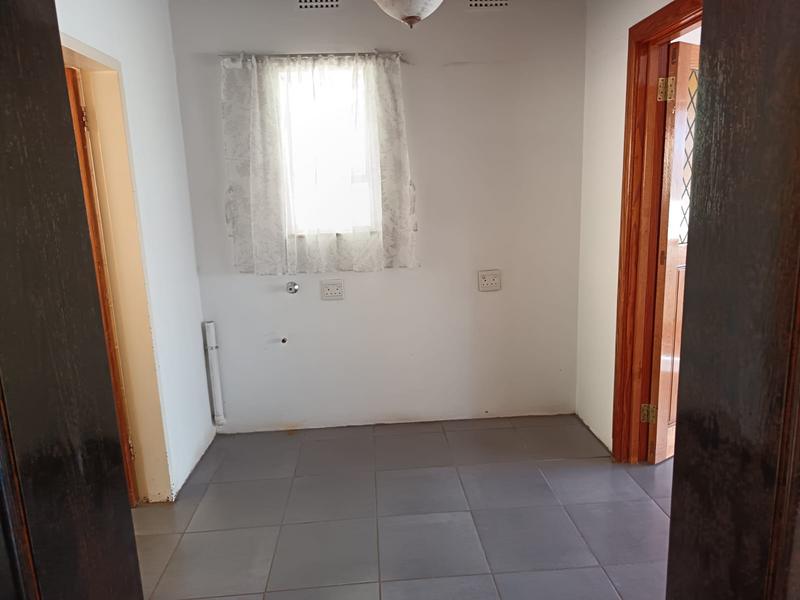 To Let 4 Bedroom Property for Rent in Little Falls Gauteng