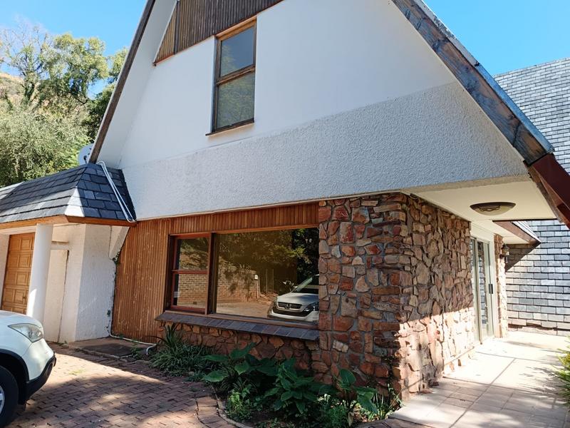 To Let 4 Bedroom Property for Rent in Little Falls Gauteng