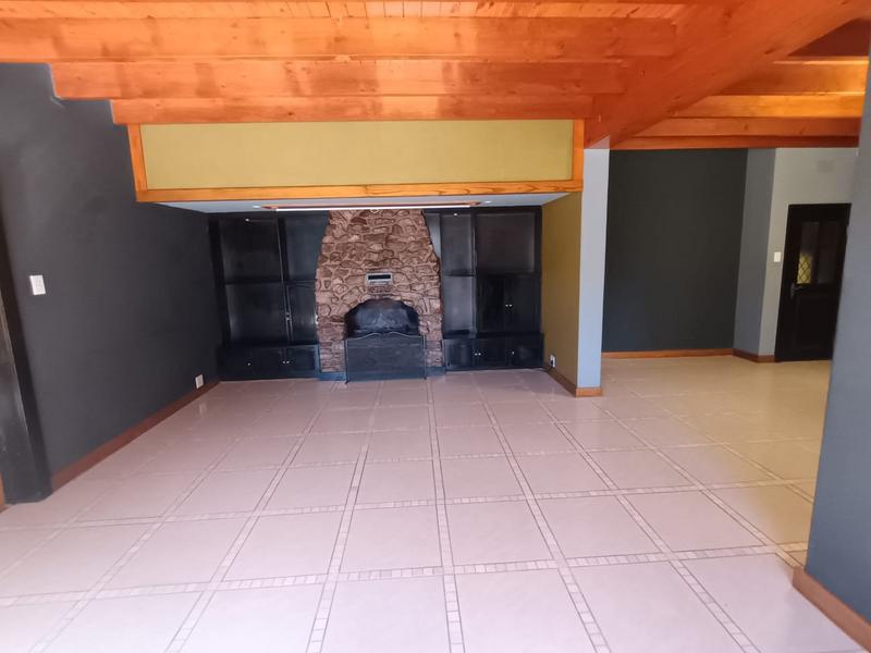 To Let 4 Bedroom Property for Rent in Little Falls Gauteng