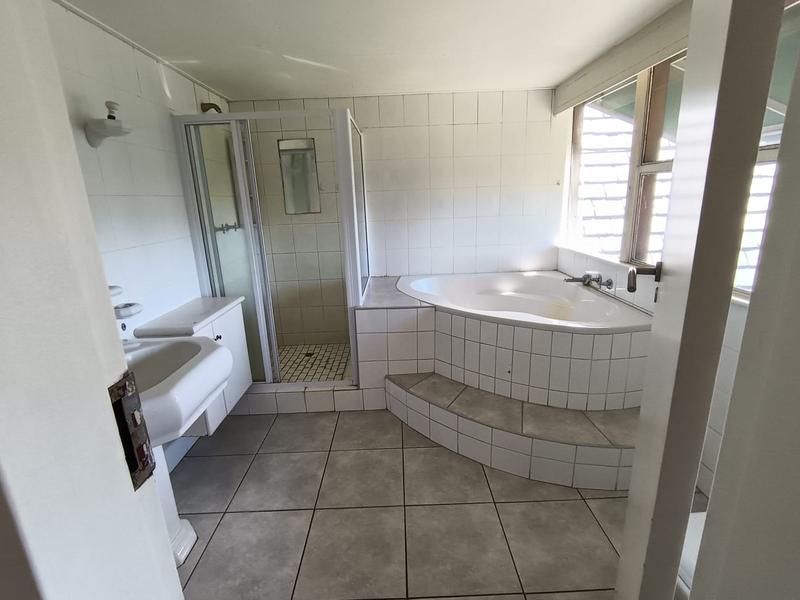 To Let 4 Bedroom Property for Rent in Little Falls Gauteng