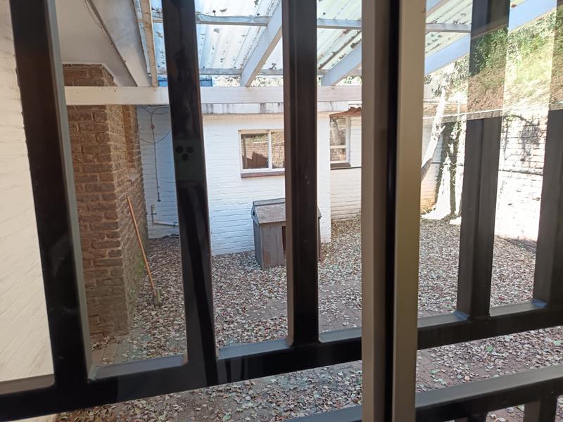 To Let 4 Bedroom Property for Rent in Little Falls Gauteng