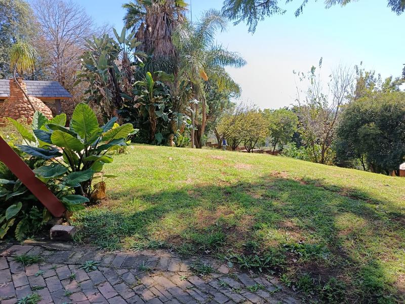 To Let 4 Bedroom Property for Rent in Little Falls Gauteng