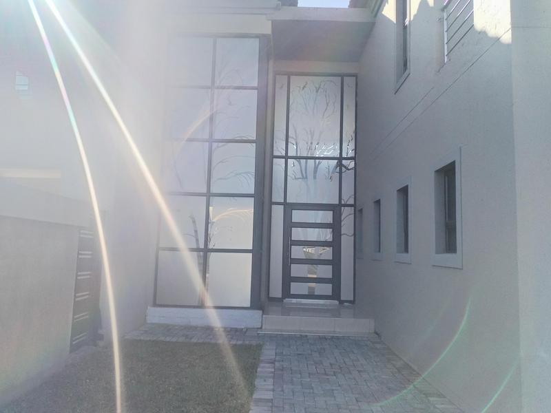To Let 5 Bedroom Property for Rent in Wildtuinpark Gauteng
