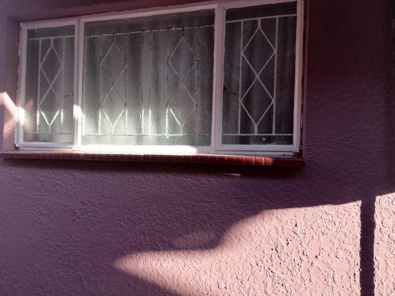 To Let 1 Bedroom Property for Rent in Fleurhof Gauteng