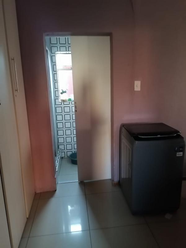 To Let 1 Bedroom Property for Rent in Fleurhof Gauteng