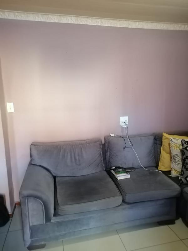 To Let 1 Bedroom Property for Rent in Fleurhof Gauteng