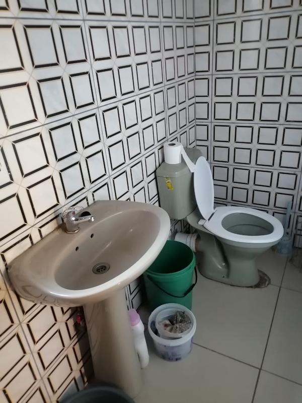 To Let 1 Bedroom Property for Rent in Fleurhof Gauteng