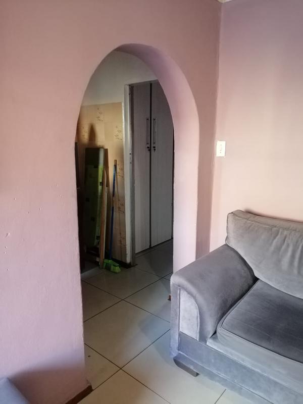 To Let 1 Bedroom Property for Rent in Fleurhof Gauteng