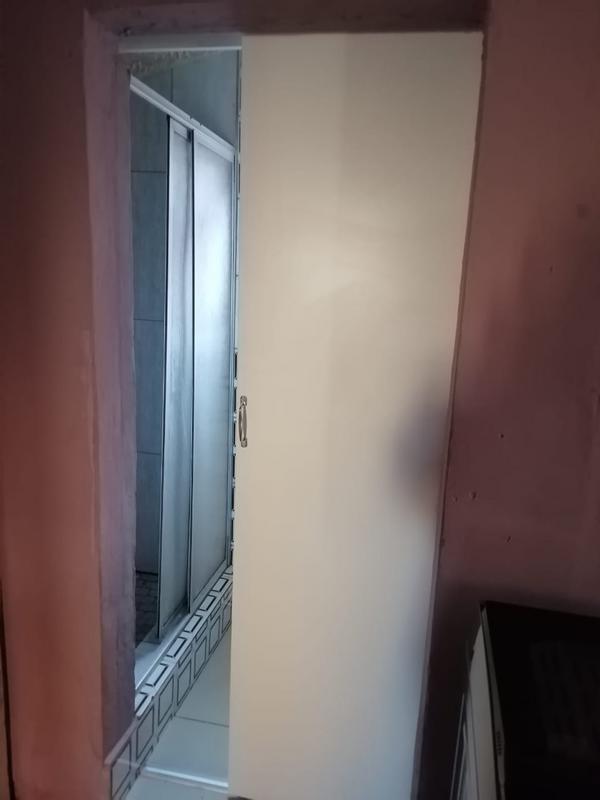 To Let 1 Bedroom Property for Rent in Fleurhof Gauteng