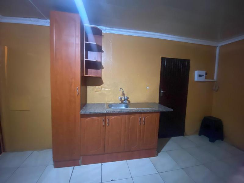 To Let 1 Bedroom Property for Rent in Protea North Gauteng