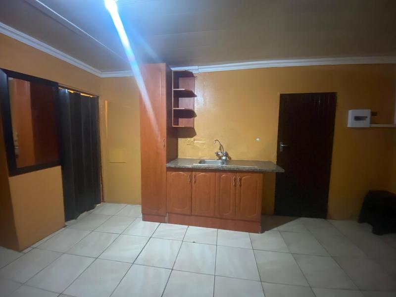 To Let 1 Bedroom Property for Rent in Protea North Gauteng