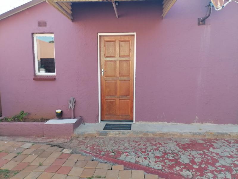 To Let 1 Bedroom Property for Rent in Protea North Gauteng