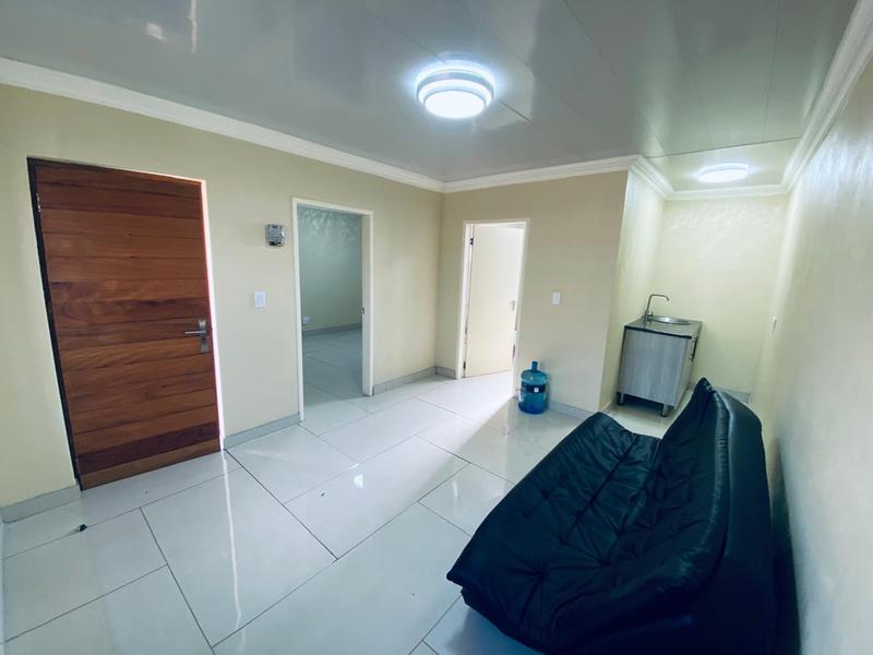 To Let 1 Bedroom Property for Rent in Clayville East Gauteng