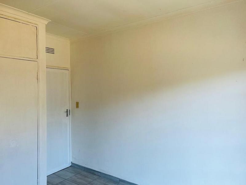 To Let 3 Bedroom Property for Rent in Fleurhof Gauteng