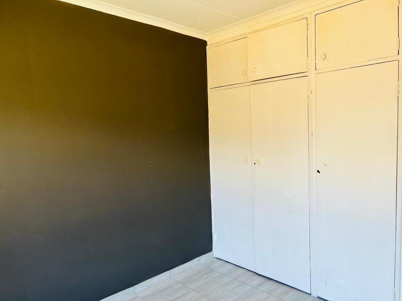 To Let 3 Bedroom Property for Rent in Fleurhof Gauteng