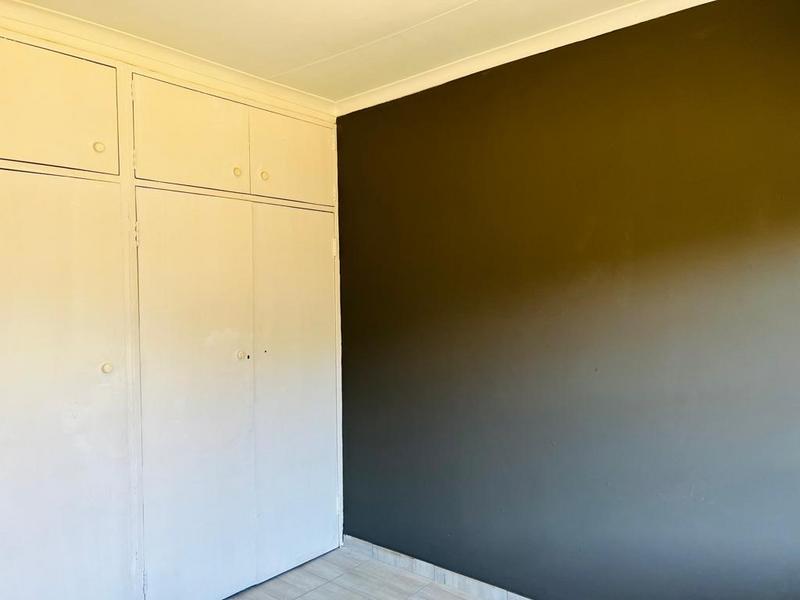 To Let 3 Bedroom Property for Rent in Fleurhof Gauteng
