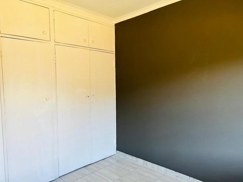 To Let 3 Bedroom Property for Rent in Fleurhof Gauteng