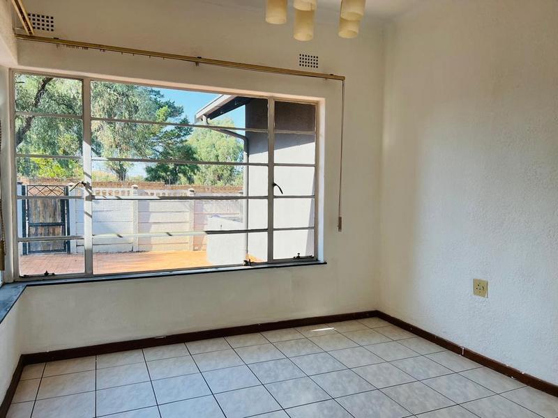 To Let 3 Bedroom Property for Rent in Fleurhof Gauteng