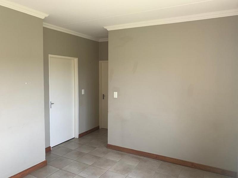 To Let 2 Bedroom Property for Rent in Fleurhof Gauteng