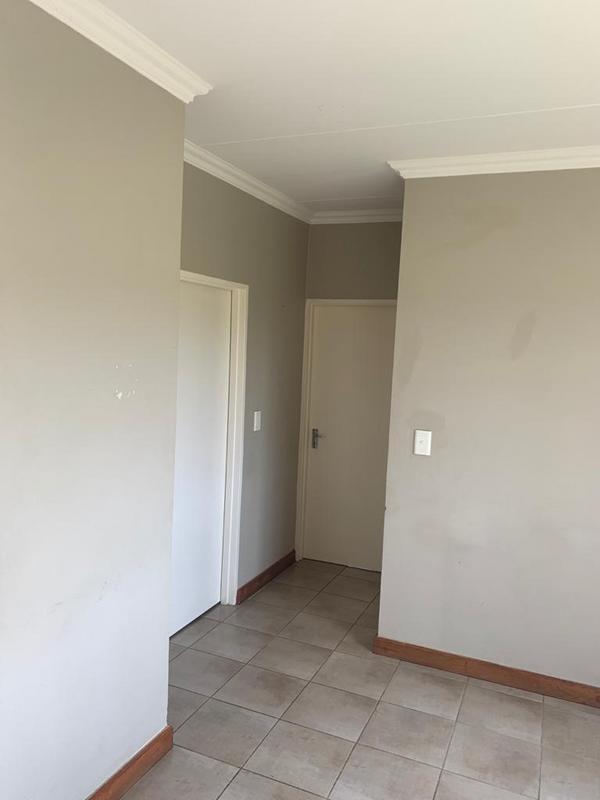 To Let 2 Bedroom Property for Rent in Fleurhof Gauteng