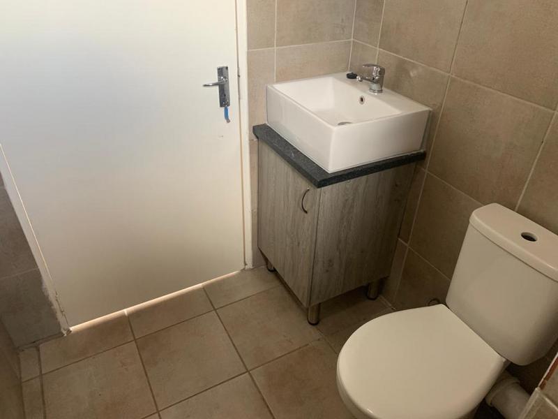To Let 2 Bedroom Property for Rent in Fleurhof Gauteng