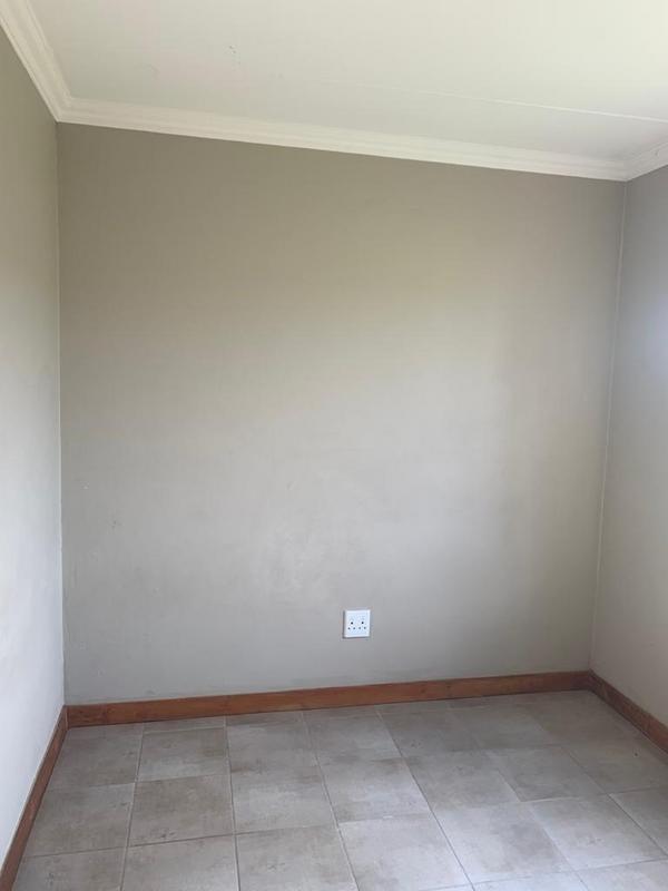 To Let 2 Bedroom Property for Rent in Fleurhof Gauteng