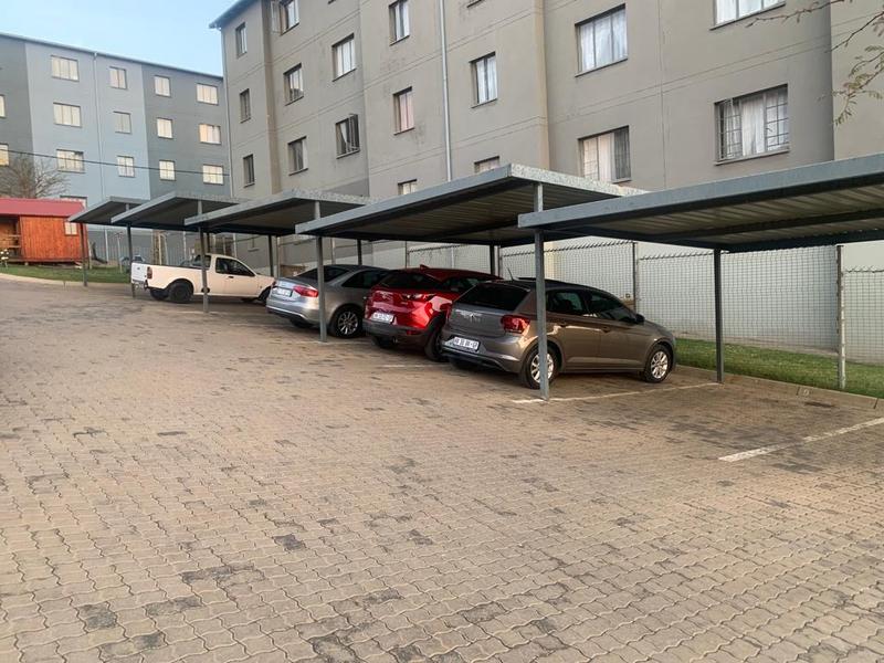 To Let 2 Bedroom Property for Rent in Fleurhof Gauteng