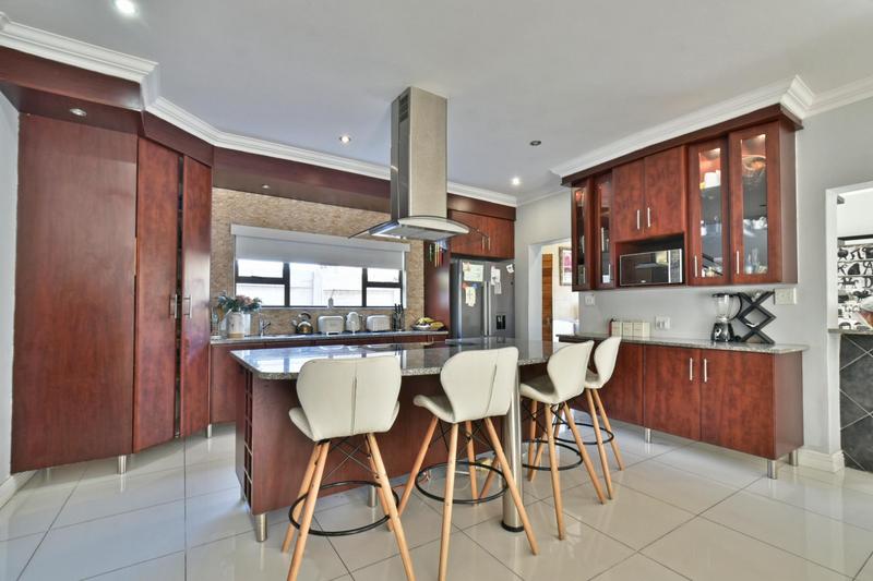 4 Bedroom Property for Sale in Brackendowns Gauteng