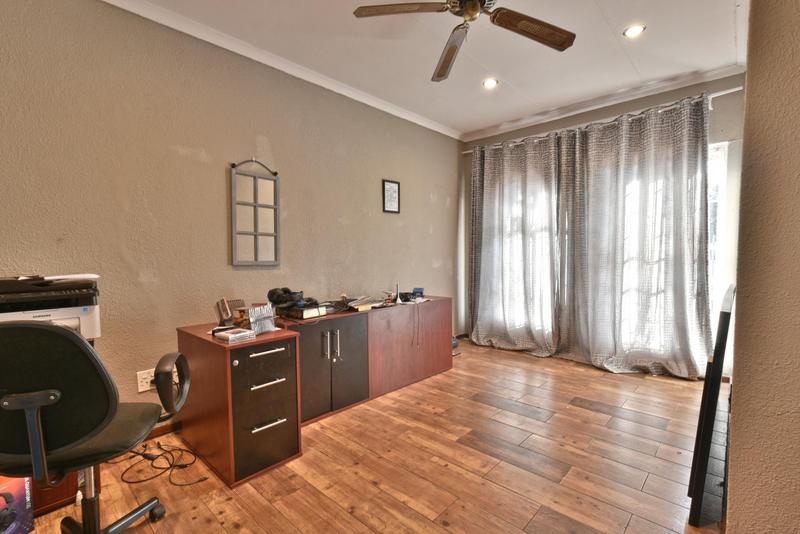 4 Bedroom Property for Sale in Glenvista Gauteng