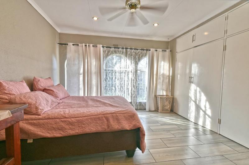 4 Bedroom Property for Sale in Glenvista Gauteng