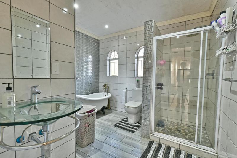4 Bedroom Property for Sale in Glenvista Gauteng