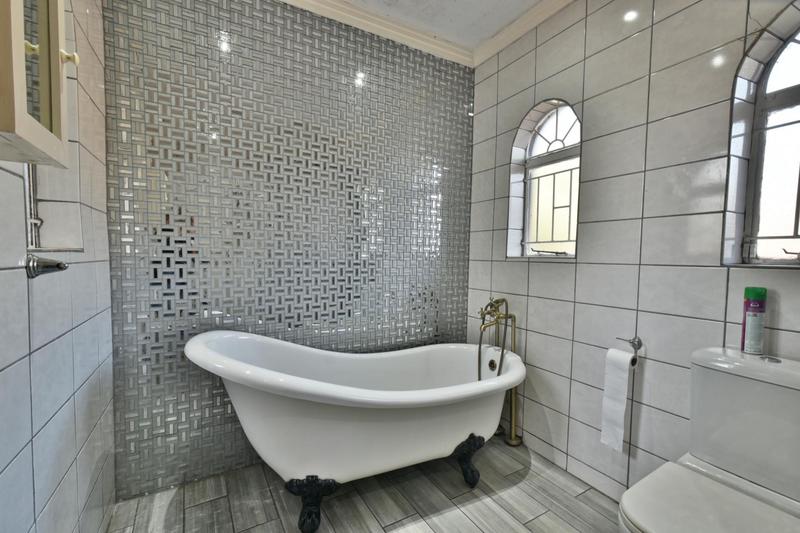 4 Bedroom Property for Sale in Glenvista Gauteng