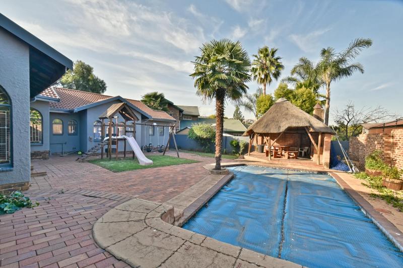 4 Bedroom Property for Sale in Glenvista Gauteng