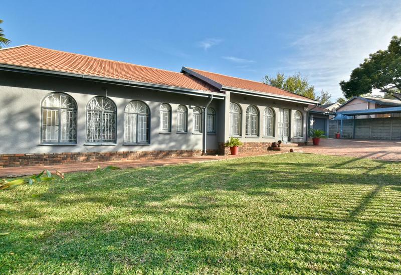 4 Bedroom Property for Sale in Glenvista Gauteng