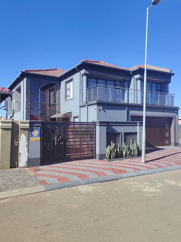 6 Bedroom Property for Sale in Protea North Gauteng