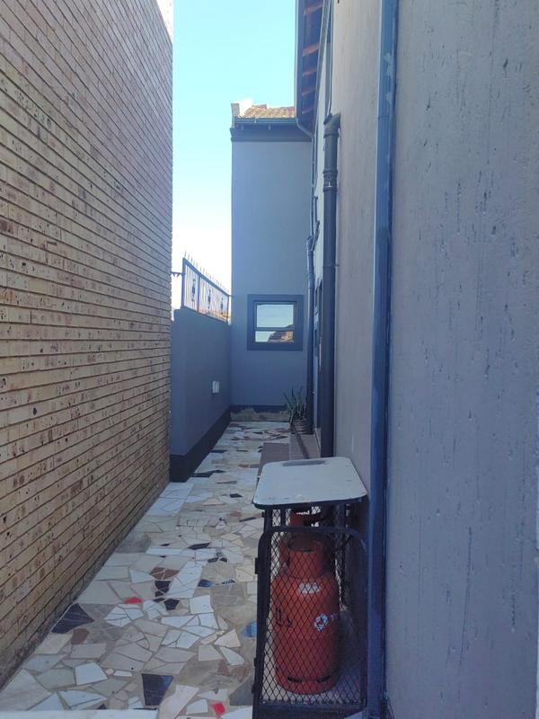6 Bedroom Property for Sale in Protea North Gauteng